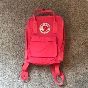 NWOT Mini Fjallraven in peach pink